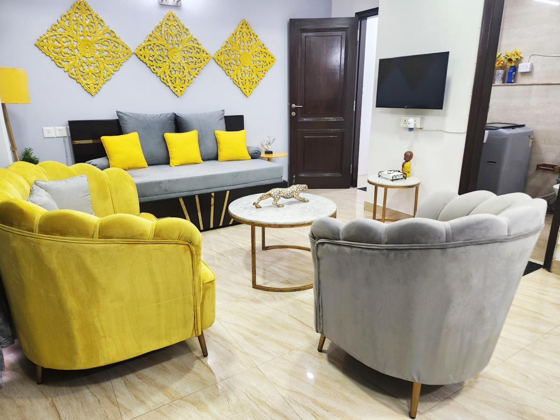 Spacious 1bhk Prime Location W/ 2 Baths Apartment